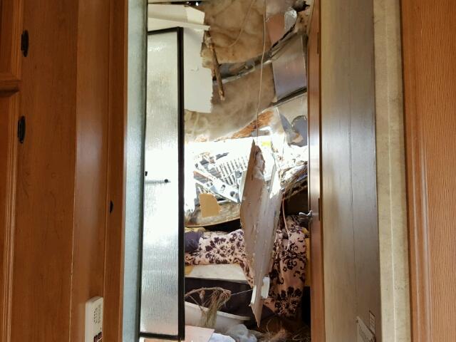 4YDF3402184700640 - 2008 KEYSTONE MONTANA WHITE photo 6