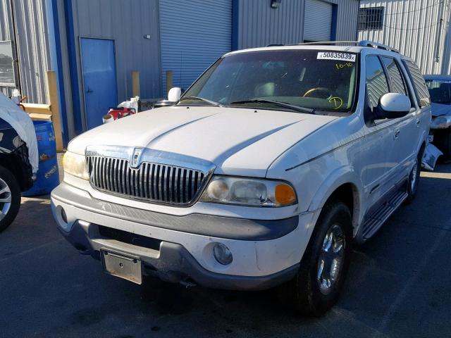 5LMPU28L5XLJ00691 - 1999 LINCOLN NAVIGATOR WHITE photo 2