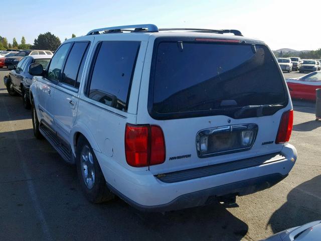 5LMPU28L5XLJ00691 - 1999 LINCOLN NAVIGATOR WHITE photo 3