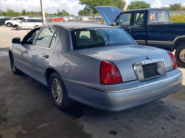 1LNFM82W2WY611667 - 1998 LINCOLN TOWN CAR BLUE photo 3