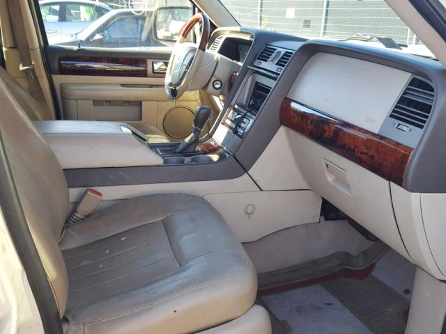 5LMFU28R44LJ15081 - 2004 LINCOLN NAVIGATOR 白色 照片 5