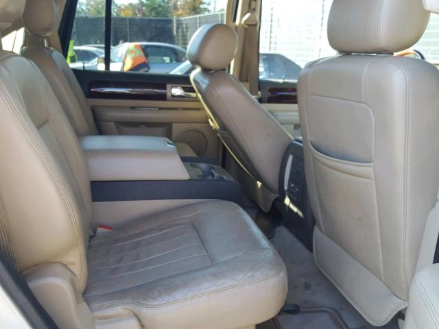 5LMFU28R44LJ15081 - 2004 LINCOLN NAVIGATOR 白色 照片 6