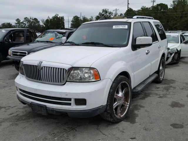 5LMFU27595LJ03864 - 2005 LINCOLN NAVIGATOR Ақ фото 2