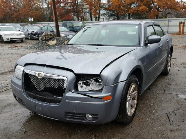 2C3KA53G77H781282 - 2007 CHRYSLER 300 TOURIN GRAY photo 2