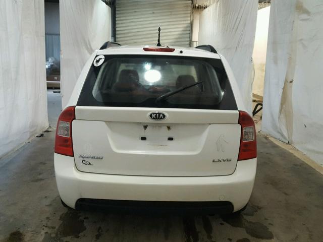 KNAFG526787147565 - 2008 KIA RONDO LX WHITE photo 9