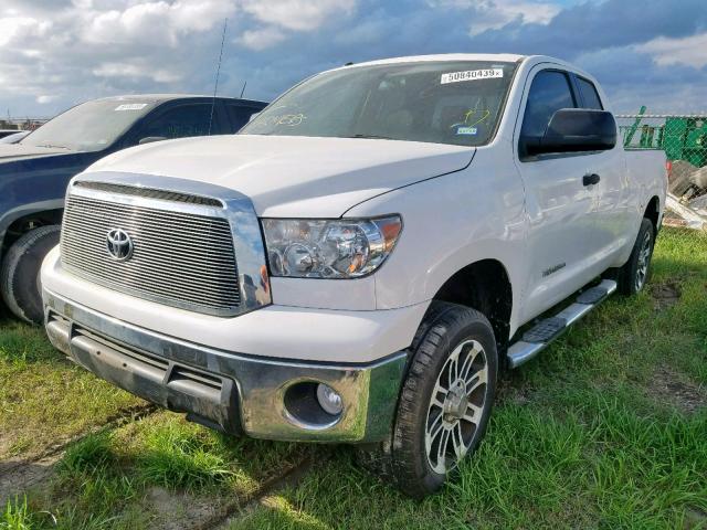 5TFRM5F14CX040179 - 2012 TOYOTA TUNDRA DOU WHITE photo 2