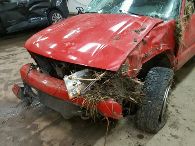 1GTCT19X338184012 - 2003 GMC SONOMA RED photo 9