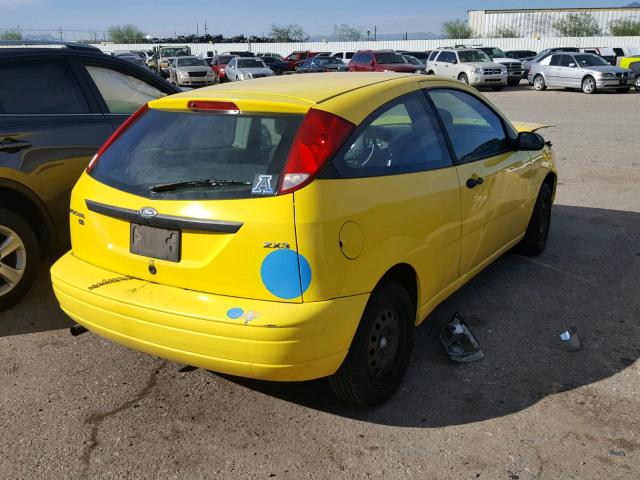 3FAFP31N95R111905 - 2005 FORD FOCUS ZX3 YELLOW photo 4