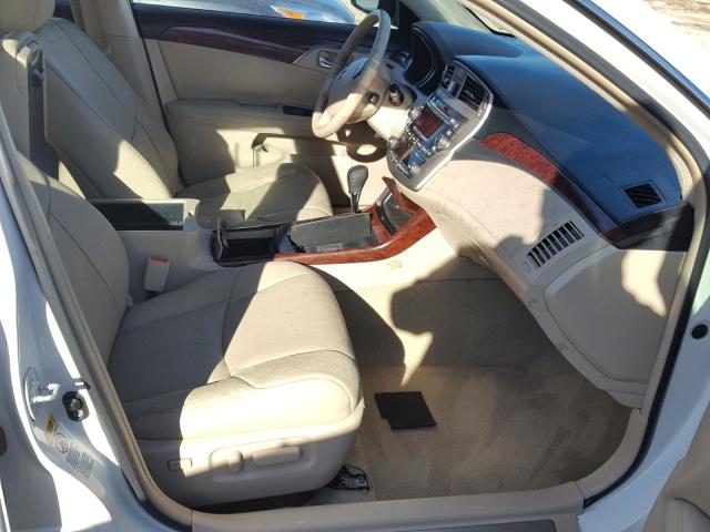 4T1BK3DB5BU373445 - 2011 TOYOTA AVALON BAS WHITE photo 5