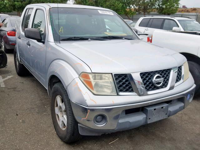 1N6AD07U95C427228 - 2005 NISSAN FRONTIER C SILVER photo 1