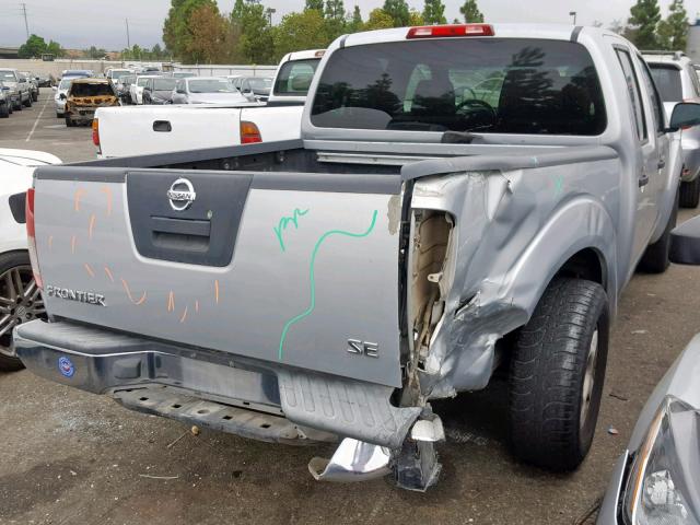 1N6AD07U95C427228 - 2005 NISSAN FRONTIER C SILVER photo 4