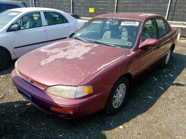 4T1BG12K7TU680562 - 1996 TOYOTA CAMRY DX RED photo 2