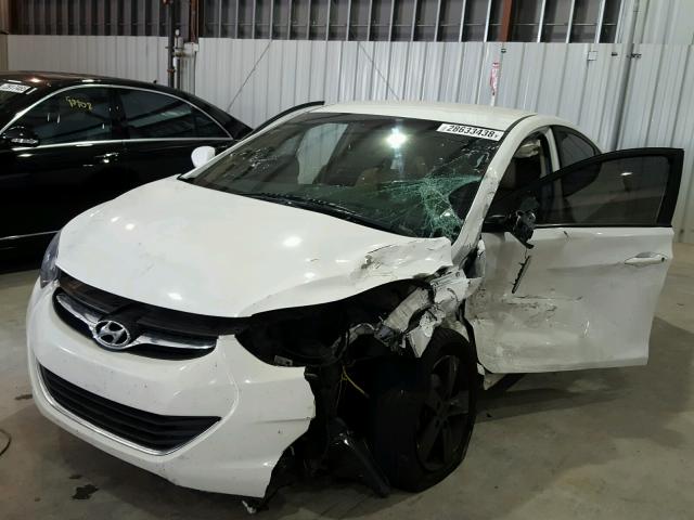 5NPDH4AE6DH356764 - 2013 HYUNDAI ELANTRA GL WHITE photo 2