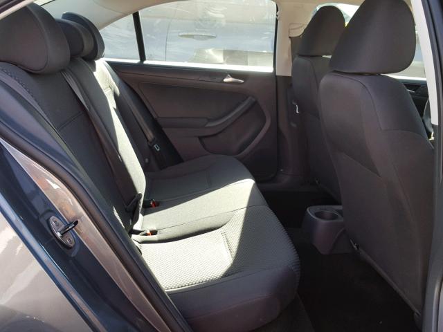 3VW1K7AJ0CM357689 - 2012 VOLKSWAGEN JETTA BASE CHARCOAL photo 6