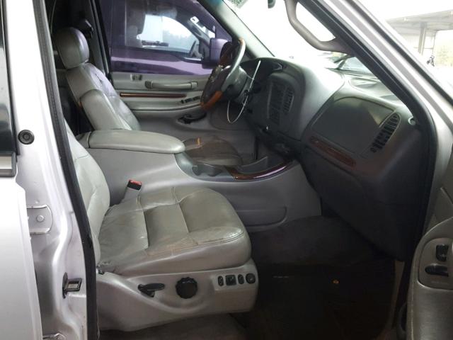5LMRU27L8XLJ01604 - 1999 LINCOLN NAVIGATOR 银色 照片 5