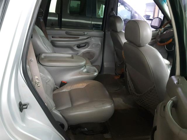 5LMRU27L8XLJ01604 - 1999 LINCOLN NAVIGATOR 银色 照片 6