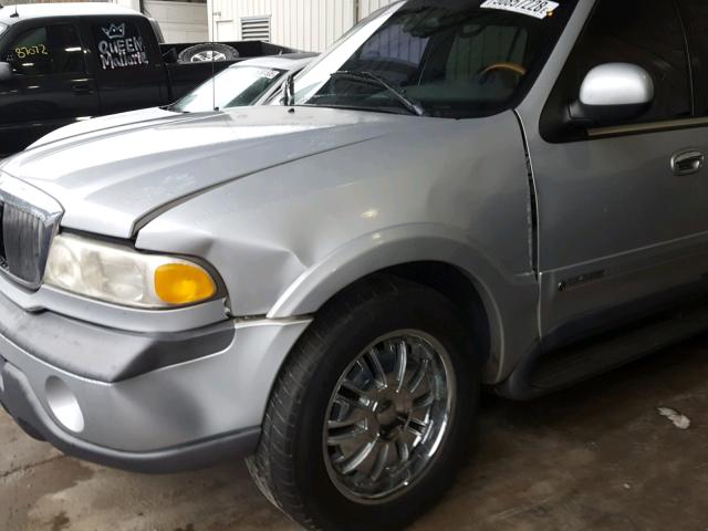 5LMRU27L8XLJ01604 - 1999 LINCOLN NAVIGATOR 银色 照片 9