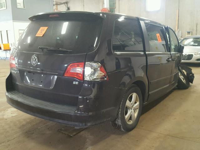 2V4RW3D17AR296156 - 2010 VOLKSWAGEN ROUTAN SE BLACK photo 4