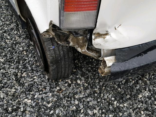 JTLKT324X64121707 - 2006 TOYOTA SCION XB WHITE photo 9