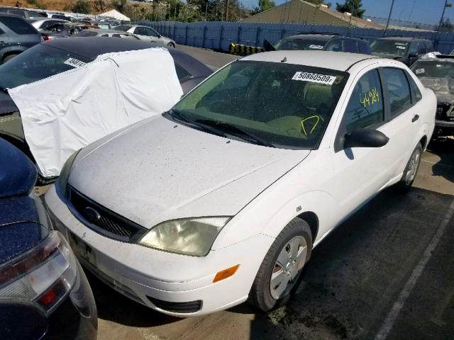 1FAHP34N47W359631 - 2007 FORD FOCUS ZX4 WHITE photo 2