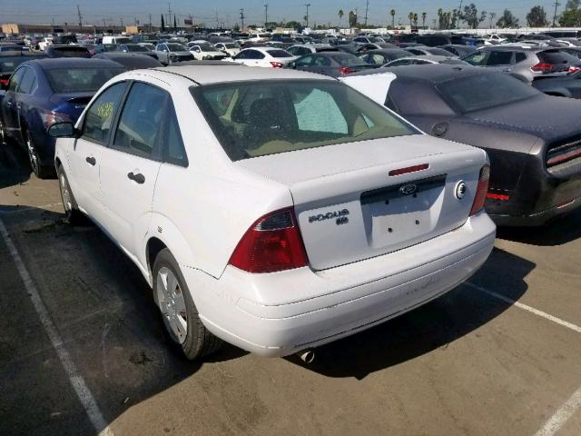 1FAHP34N47W359631 - 2007 FORD FOCUS ZX4 WHITE photo 3