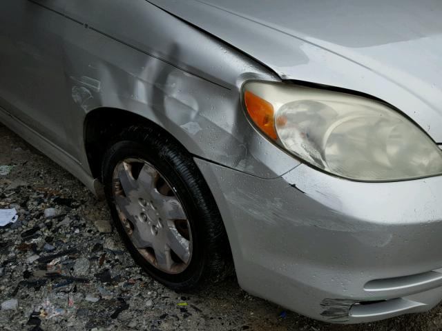 2T1KR32E04C180424 - 2004 TOYOTA COROLLA MA SILVER photo 9