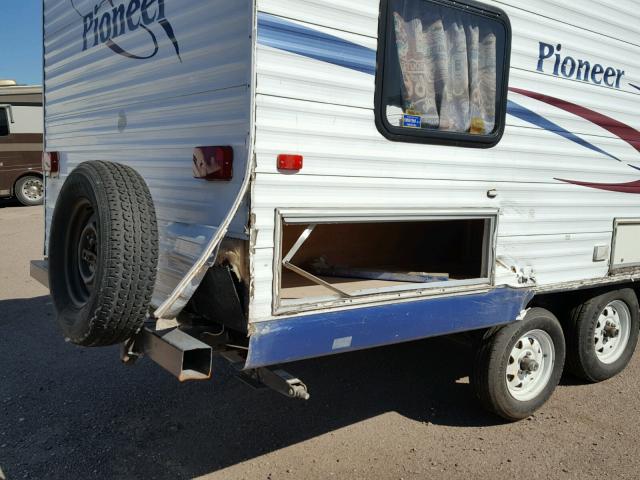 1EB1C182751500518 - 2005 FLEETWOOD PIONEER  WHITE photo 9