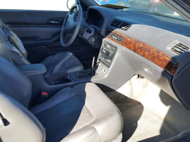 19UYA125XVL011173 - 1997 ACURA 2.2CL შავი ფოტო 5