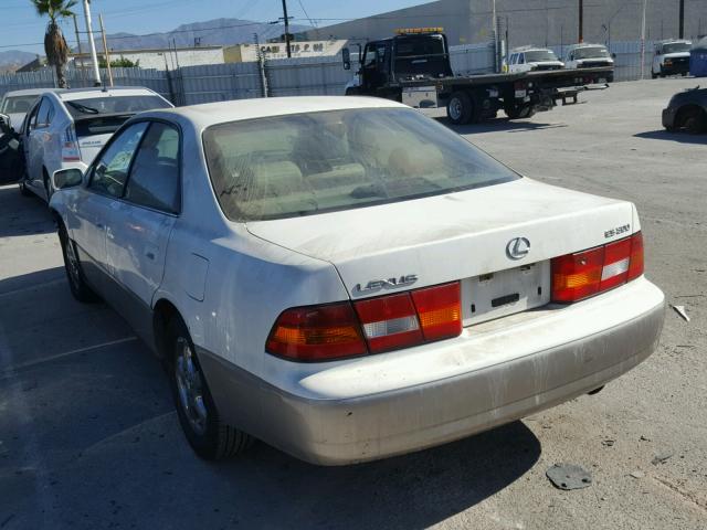 JT8BF28G1W5033264 - 1998 LEXUS ES 300 WHITE photo 3