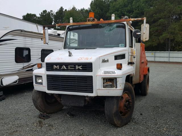 1M2BC03Y6KM001162 - 1989 MACK 400 CM400 WHITE photo 2