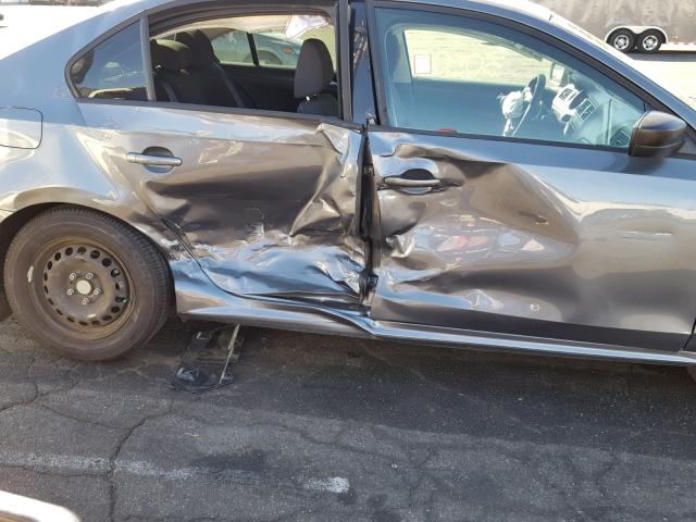 3VW1K7AJ0FM272338 - 2015 VOLKSWAGEN JETTA BASE Մոխրագույն լուսանկար 9