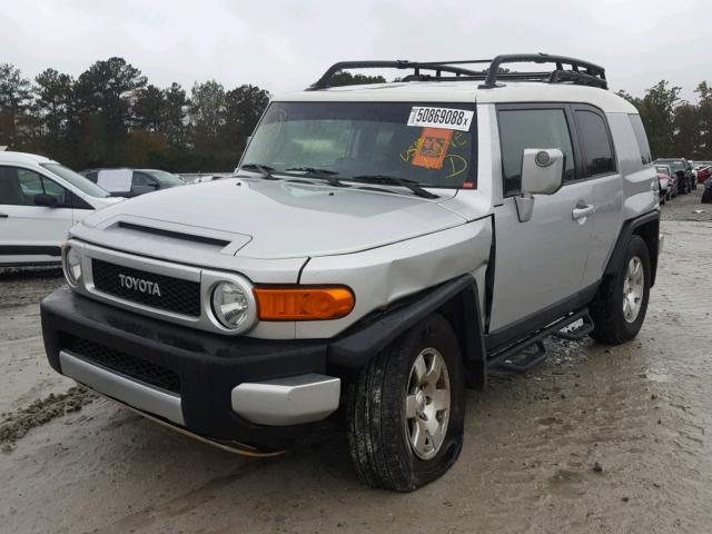 JTEBU11F270085418 - 2007 TOYOTA FJ CRUISER SILVER photo 2