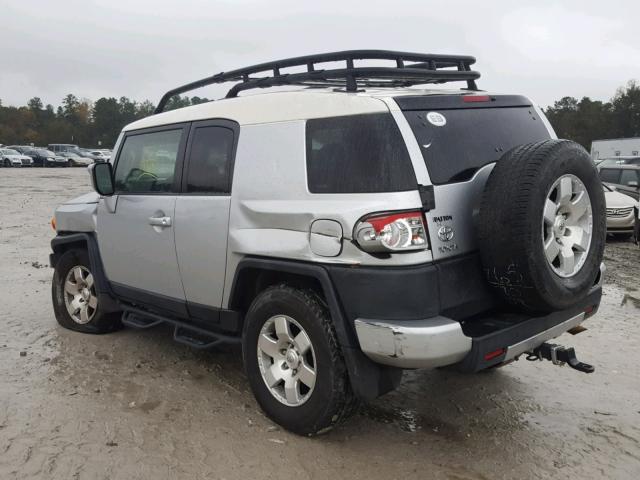 JTEBU11F270085418 - 2007 TOYOTA FJ CRUISER SILVER photo 3