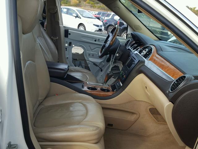 5GALRBEDXAJ136613 - 2010 BUICK ENCLAVE CX CREAM photo 5