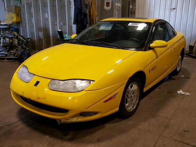 1G8ZR12701Z107313 - 2001 SATURN SC2 YELLOW photo 2