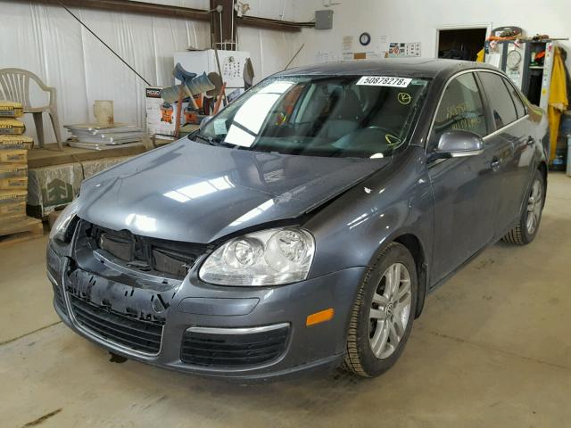 3VWRL7AJ5AM010811 - 2010 VOLKSWAGEN JETTA TDI GRAY photo 2