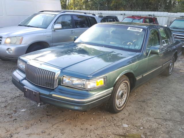 1LNLM81W2TY664112 - 1996 LINCOLN TOWN CAR E GREEN photo 2