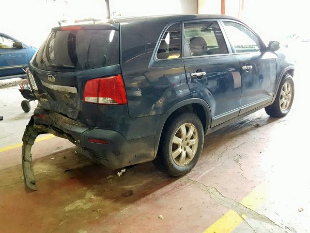 5XYKTCA66CG208175 - 2012 KIA SORENTO BASE  photo 4