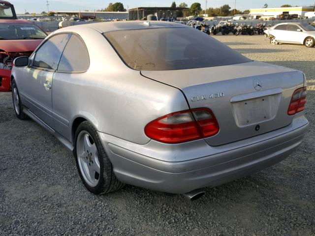 WDBLJ70G61T069421 - 2001 MERCEDES-BENZ CLK 430 GRAY photo 3