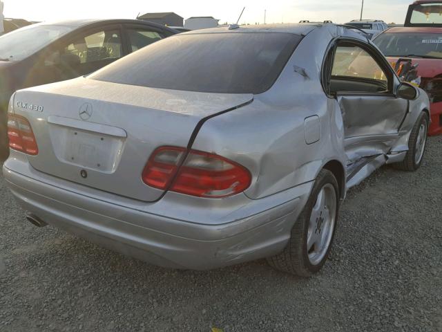 WDBLJ70G61T069421 - 2001 MERCEDES-BENZ CLK 430 GRAY photo 4