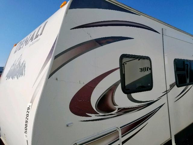 47CTD1S29CP628610 - 2012 DUTC DENALI WHITE photo 9