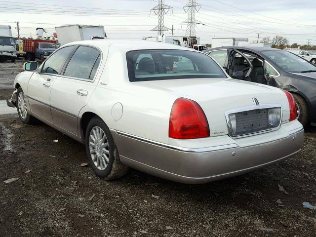 1LNHM82W53Y655747 - 2003 LINCOLN TOWN CAR S WHITE photo 3