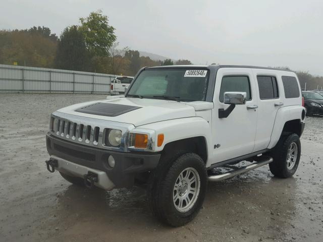 5GTEN13E488173904 - 2008 HUMMER H3 WHITE photo 2