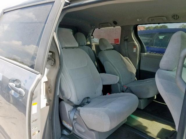 5TDJK3DC3FS121180 - 2015 TOYOTA SIENNA LE GRAY photo 6