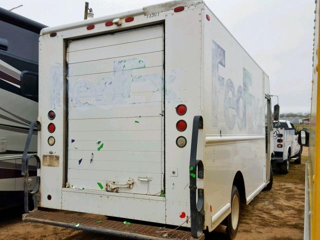 4UZAANCP77CY31894 - 2007 FREIGHTLINER CHASSIS M WHITE photo 4