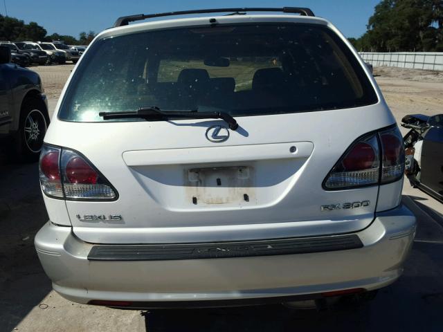 JTJGF10U610104934 - 2001 LEXUS RX 300 WHITE photo 10