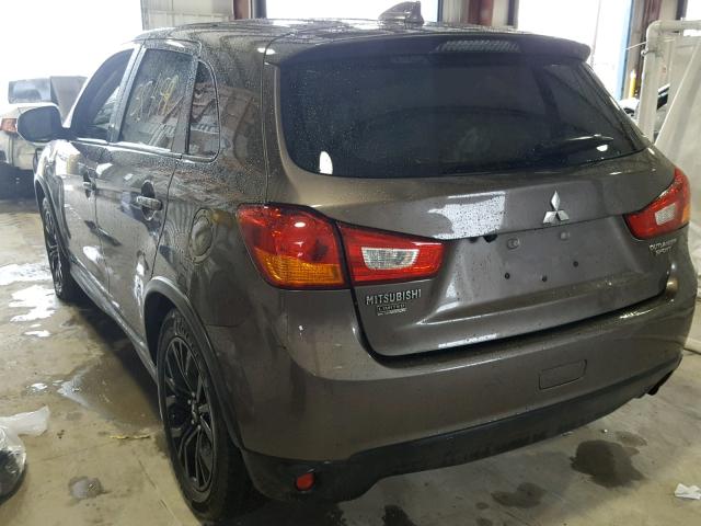 JA4AP3AU1HZ036011 - 2017 MITSUBISHI OUTLANDER BROWN photo 3