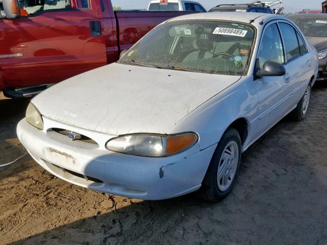 3FAFP13P42R147225 - 2002 FORD ESCORT WHITE photo 2