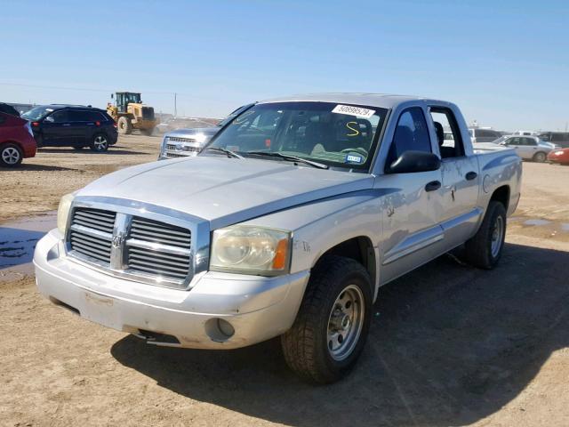 1D7HE48N95S272947 - 2005 DODGE DAKOTA QUA SILVER photo 2