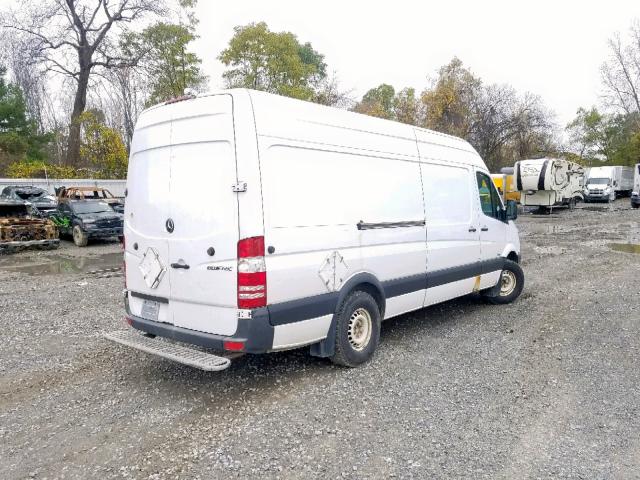 WD3PE8CB1B5586560 - 2011 MERCEDES-BENZ SPRINTER 2 WHITE photo 4